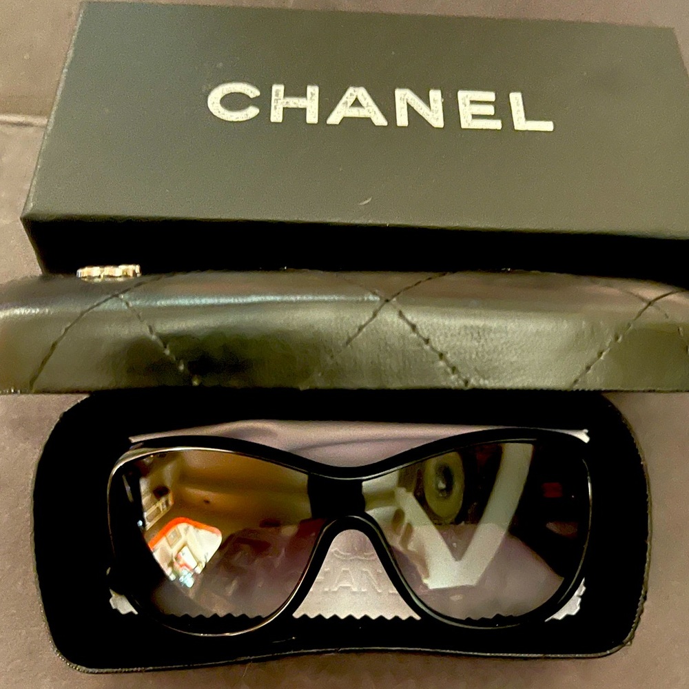 Authentic CHANEL sunglasses with box & case